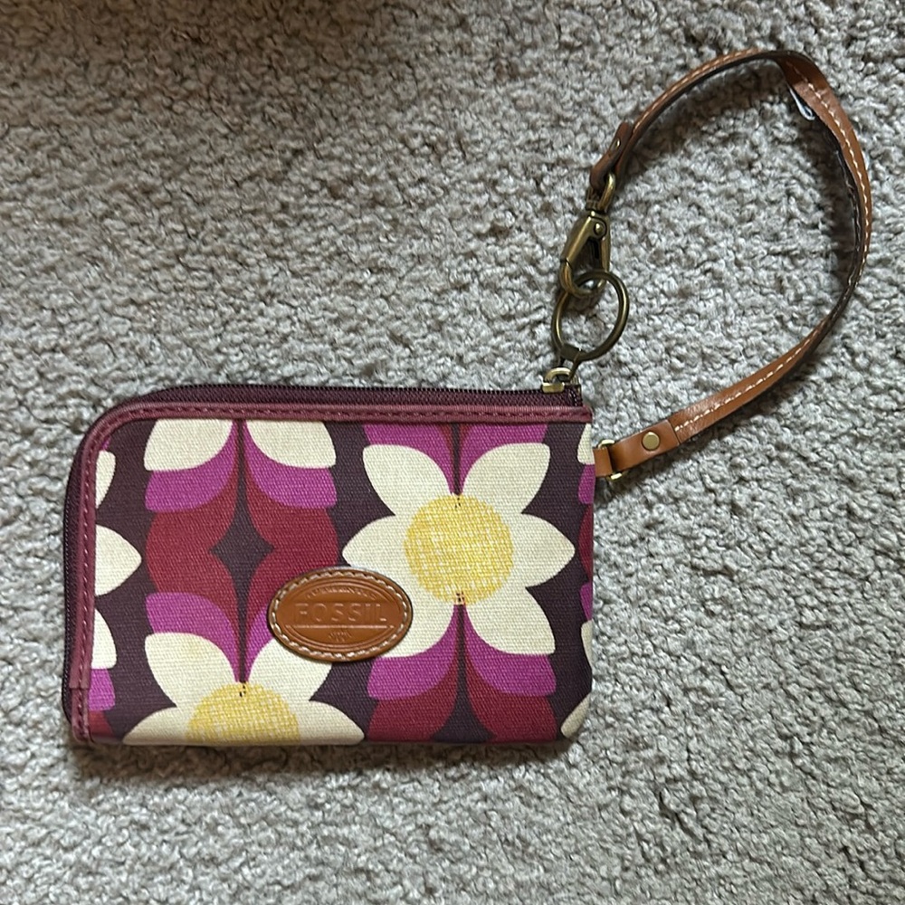 Fossil wristlet wallet